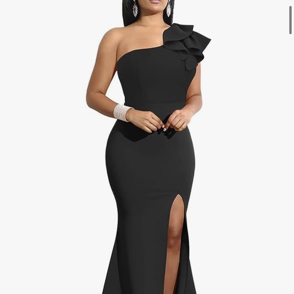 One shoulder black formal gown - Picture 1 of 2
